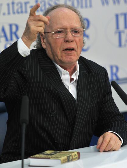 Edvard Radzinsky gives news conference