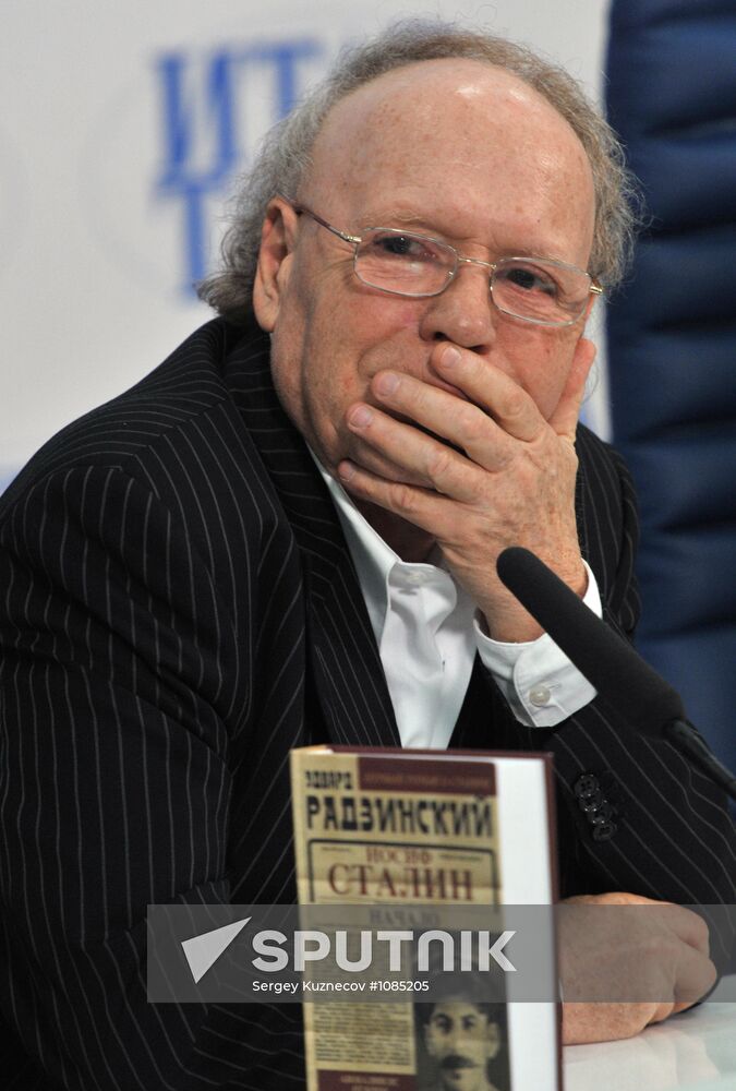 Edvard Radzinsky gives news conference
