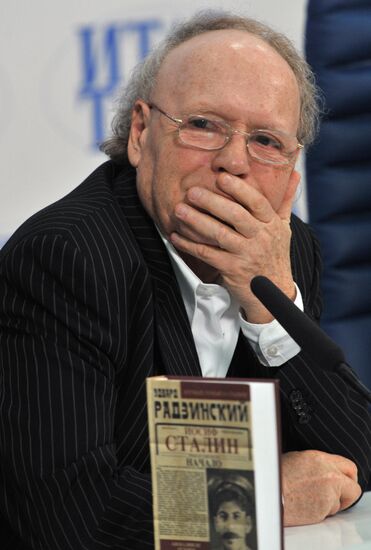 Edvard Radzinsky gives news conference