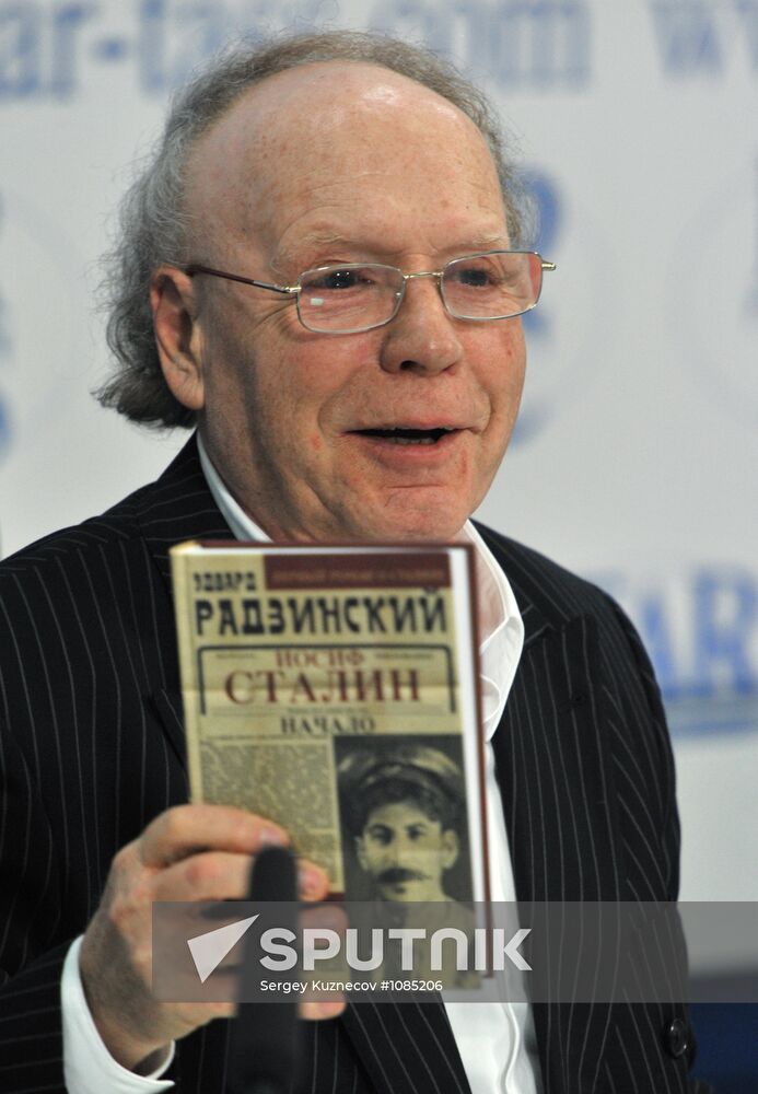 Edvard Radzinsky gives news conference