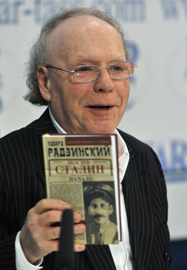 Edvard Radzinsky gives news conference