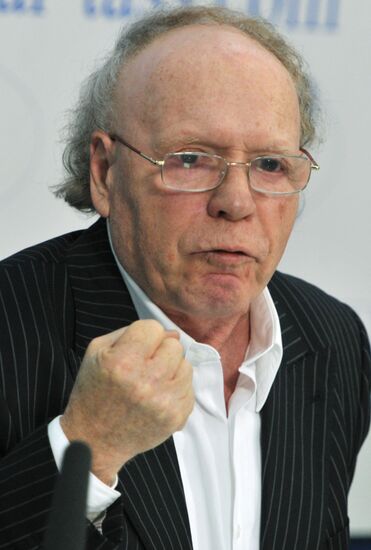 Edvard Radzinsky gives news conference