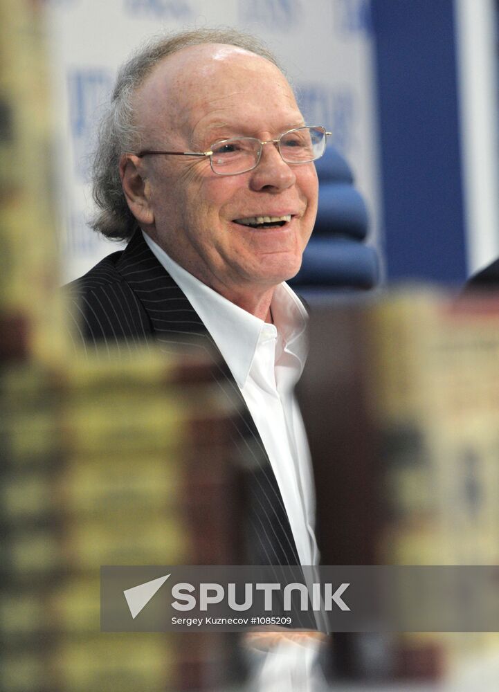 Edvard Radzinsky gives news conference