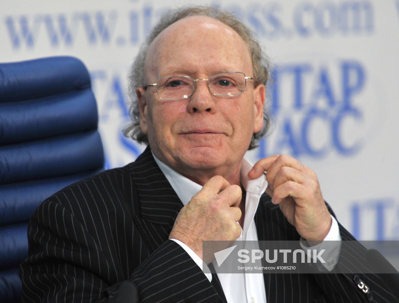 Edvard Radzinsky gives news conference