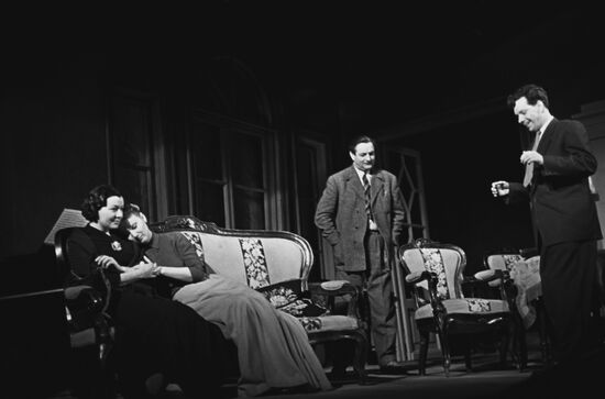 Play "Three Sisters"