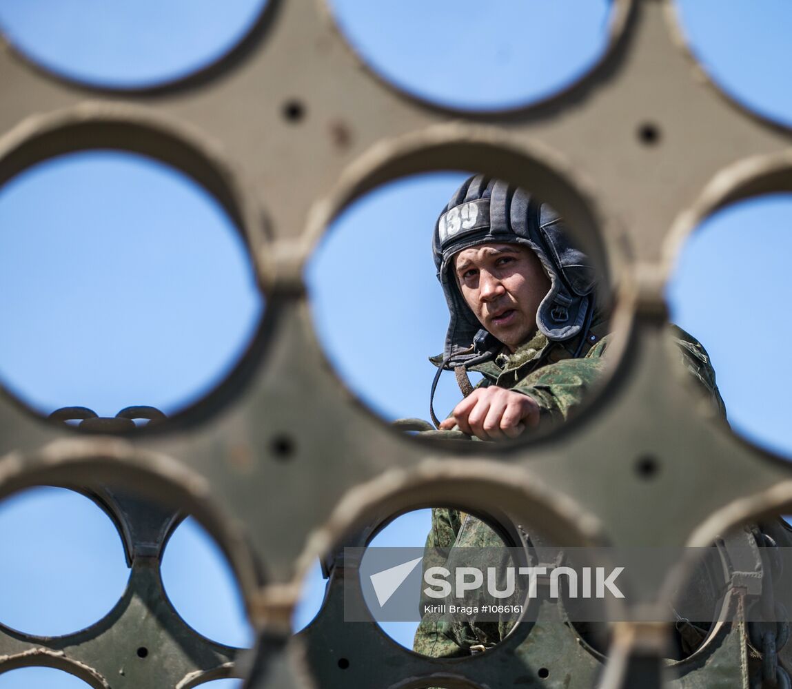 Soldiers during a military exercise at the Prudboi training ground, Volgograd Region. Location: Russia, Volgograd region. Author: Kirill Braga/Sputnik. Military exercise in Volgograd Region