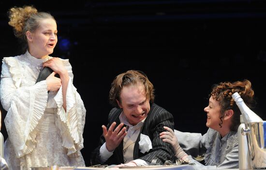 Run-through of play Marriage 2.0