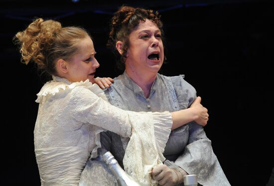 Run-through of play Marriage 2.0