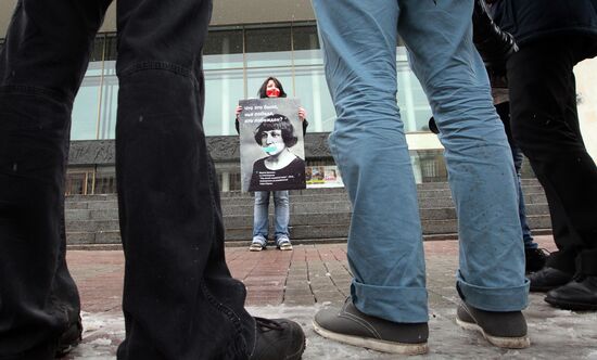 Gay activists' rallies at Oktyabrsky concert hall