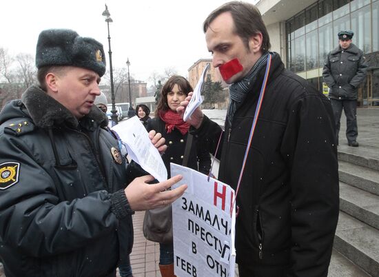 Gay picket in St. Petersburg