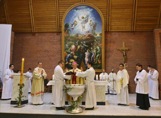 Believers celebrate Catholic Easter in Novosibirsk
