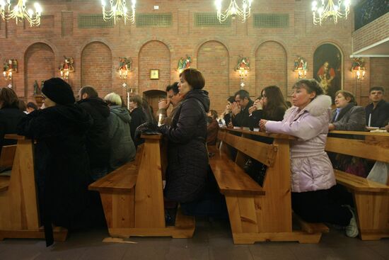 Believers celebrate Catholic Easter in Novosibirsk