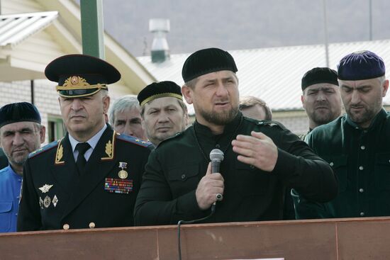 Handing honorary title A. Kadyrov to 141st SMR in Grozny