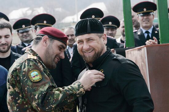 Handing honorary title A. Kadyrov to 141st SMR in Grozny