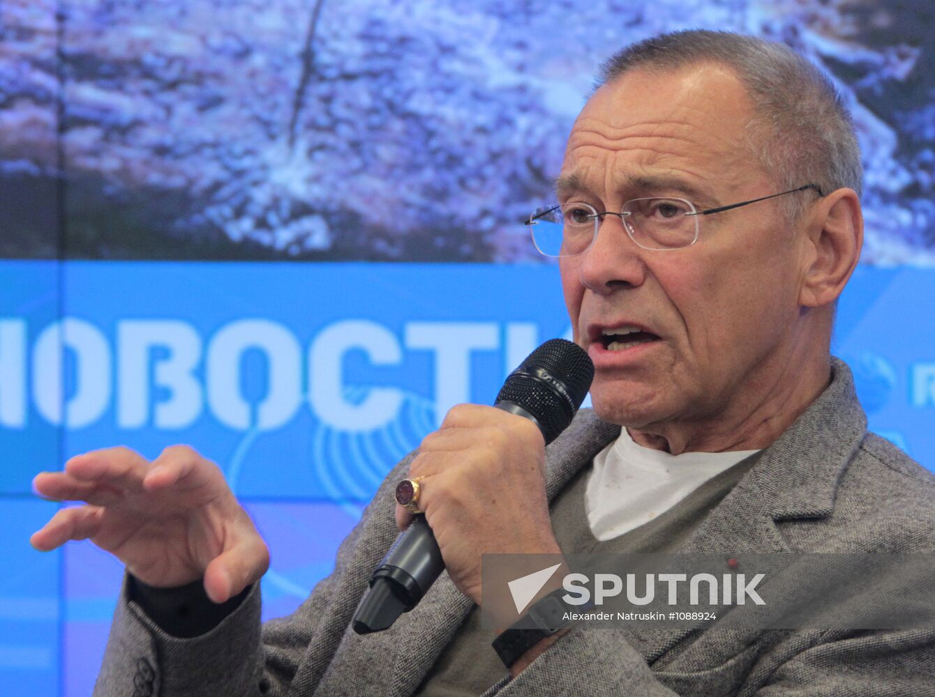Andrei Konchalovsky gives news conference