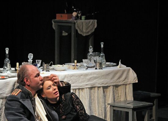 "Three Sisters" show directed by Lev Erenburg