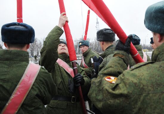 Training of troops for parade using separate military divisions
