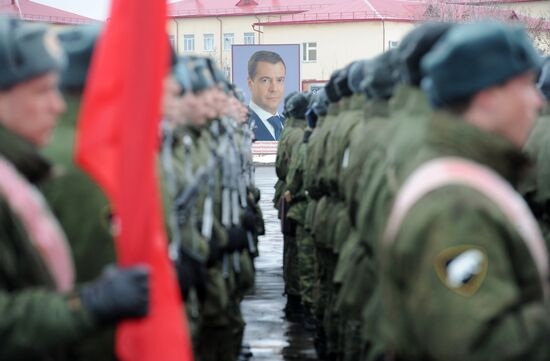 Training of troops for parade using separate military divisions