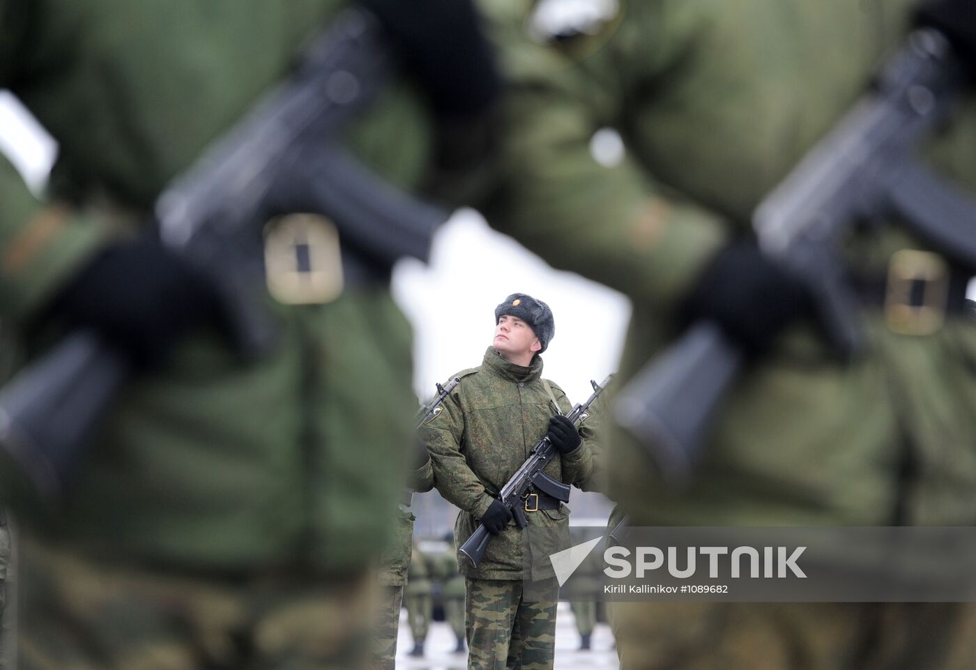 Training of troops for parade using separate military divisions