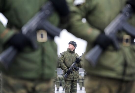 Training of troops for parade using separate military divisions