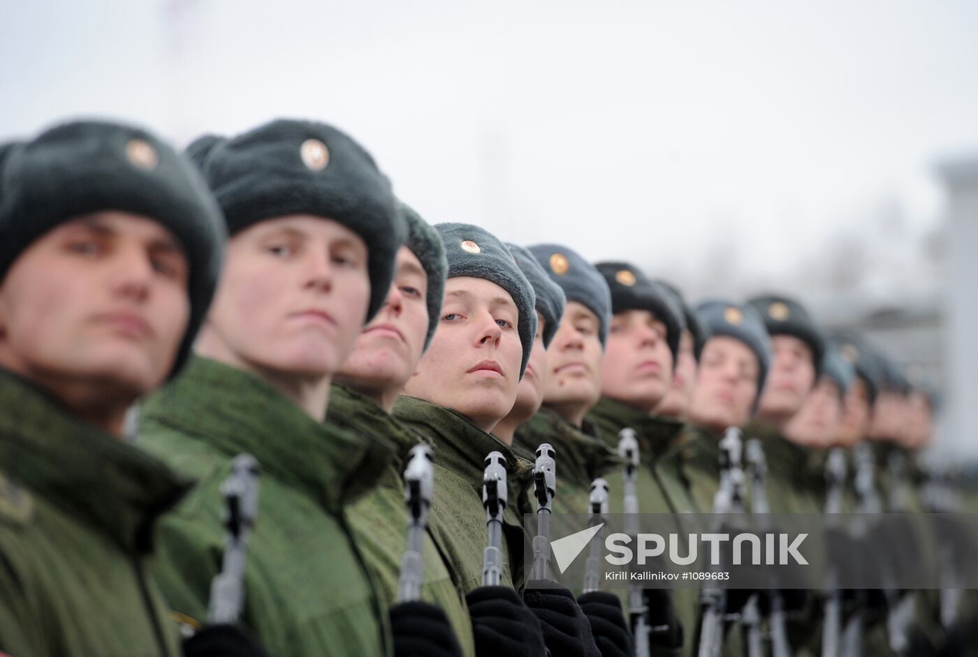 Training of troops for parade using separate military divisions