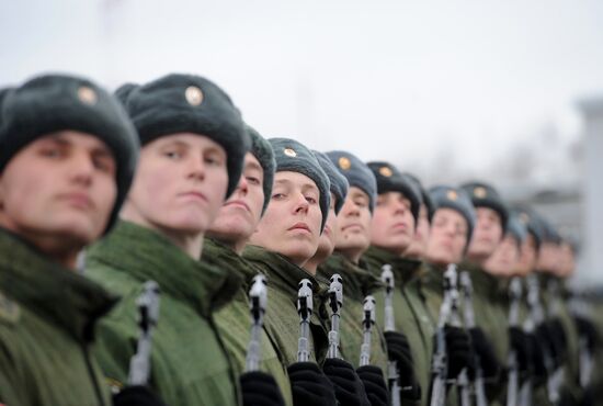 Training of troops for parade using separate military divisions