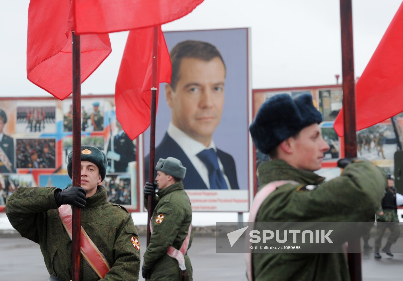 Training of troops for parade using separate military divisions
