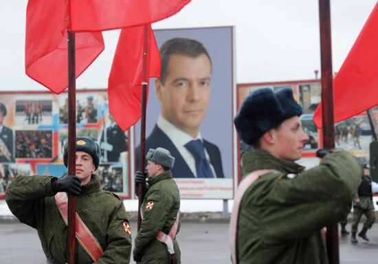 Training of troops for parade using separate military divisions