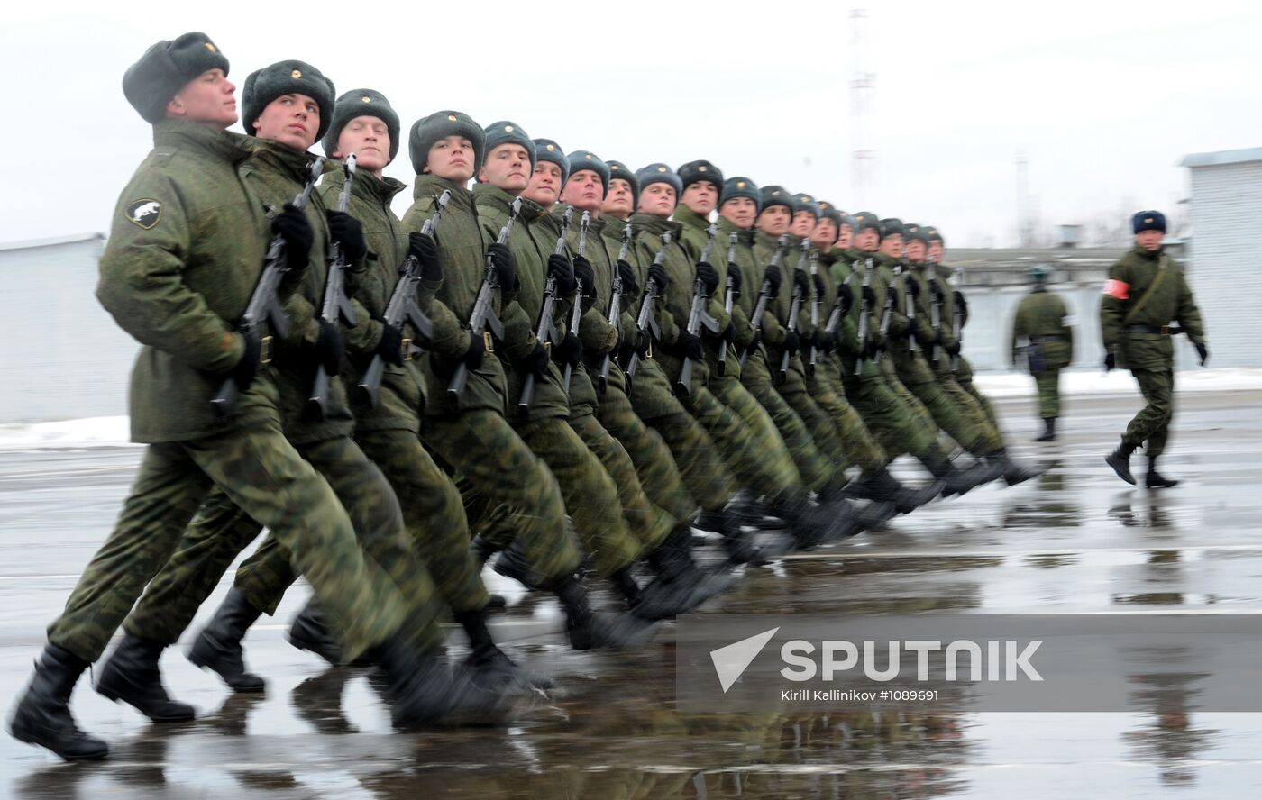 Training of troops for parade using separate military divisions