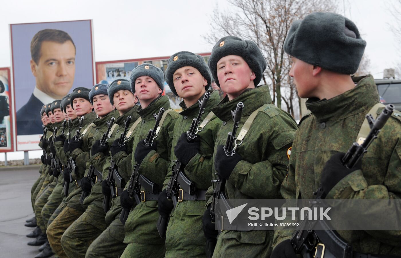 Training of troops for parade using separate military divisions