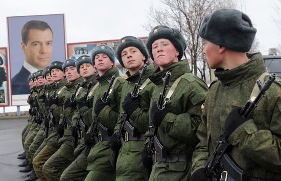 Training of troops for parade using separate military divisions