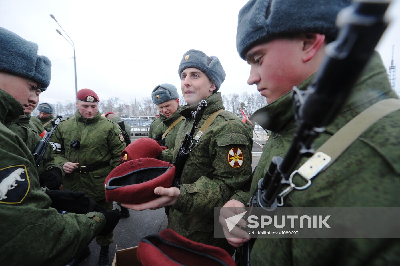 Training of troops for parade using separate military divisions