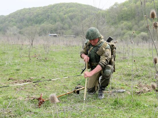 Mine clearance in the Shali district of Chechnya