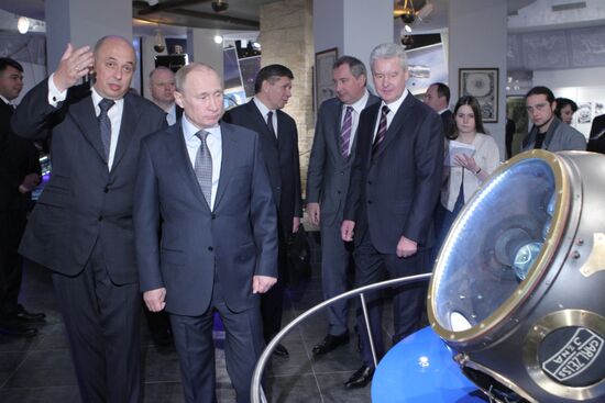 Vladimir Putin visits Moscow planetarium on Cosmonautics Day