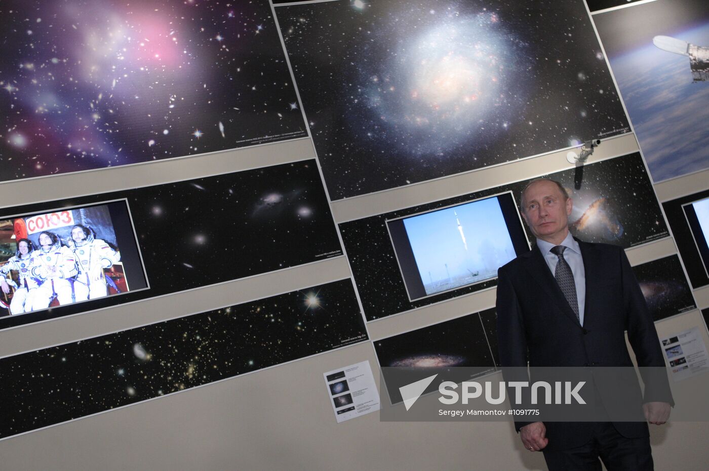 Vladimir Putin visits Moscow planetarium on Cosmonautics Day