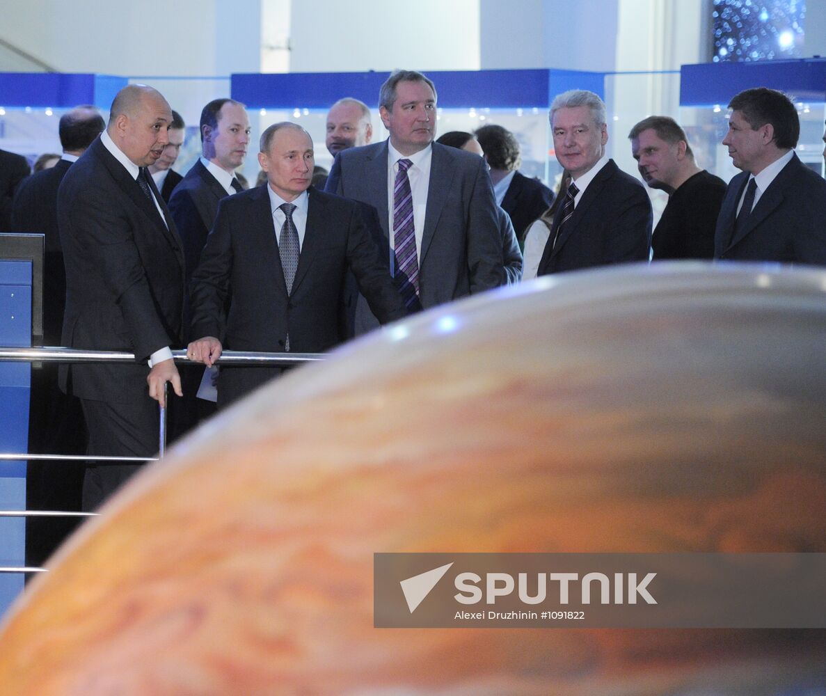 Vladimir Putin visits Moscow planetarium