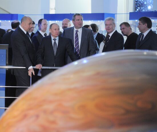 Vladimir Putin visits Moscow planetarium