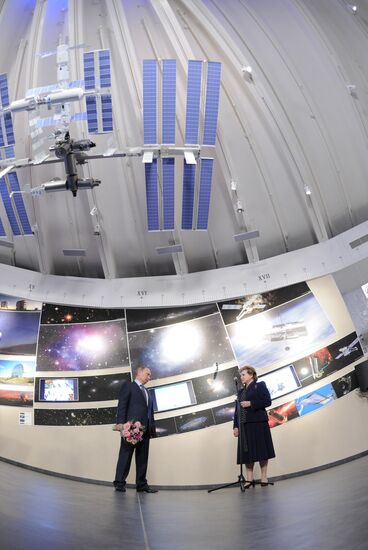 Vladimir Putin visits Moscow planetarium