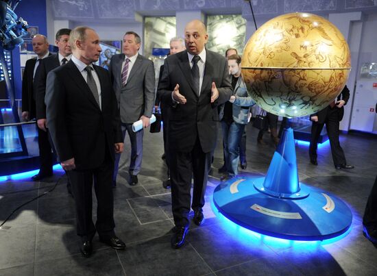 Vladimir Putin visits Moscow planetarium on Cosmonautics Day