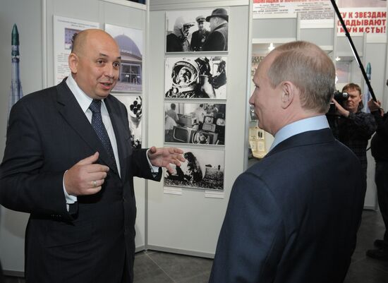 Vladimir Putin visits Moscow planetarium on Cosmonautics Day