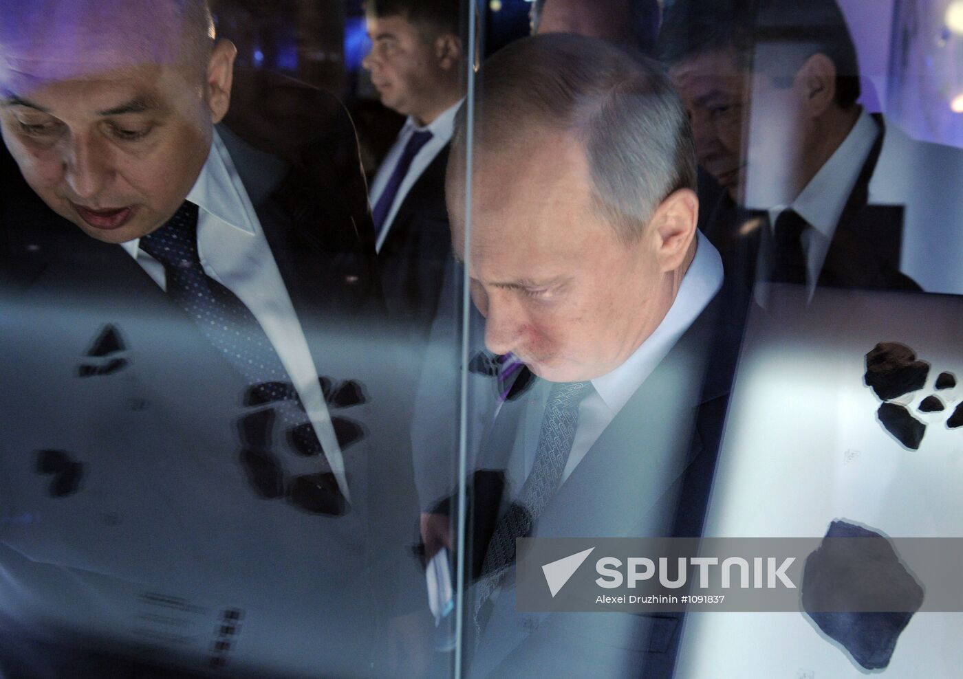 Vladimir Putin visits Moscow planetarium on Cosmonautics Day