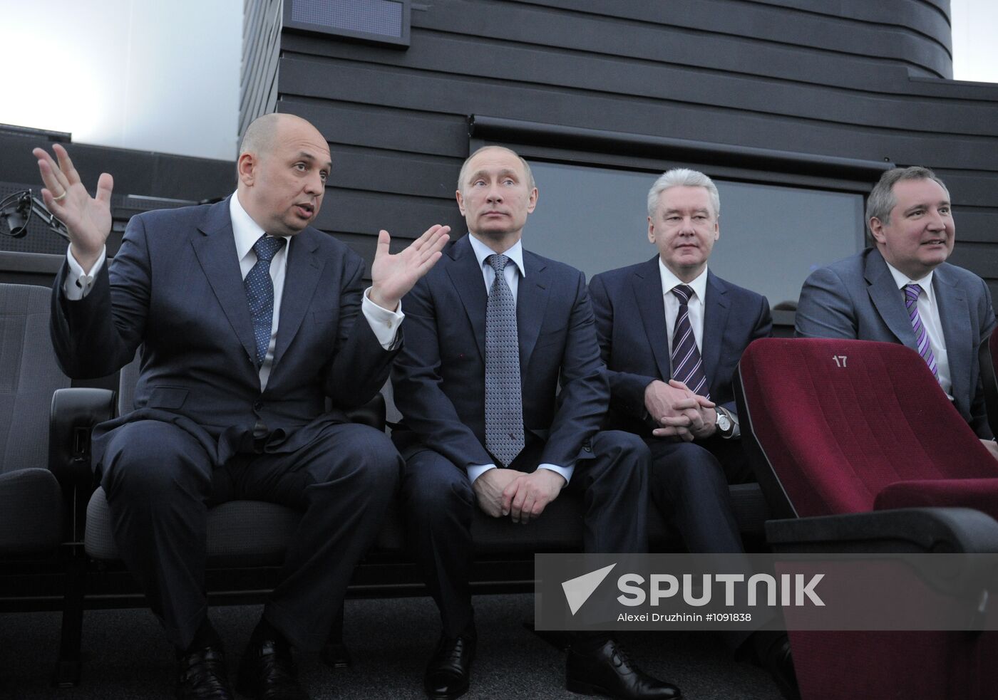 Vladimir Putin visits Moscow planetarium