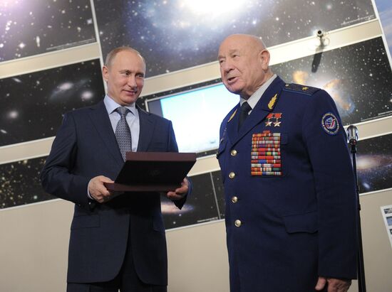 Vladimir Putin visits Moscow planetarium