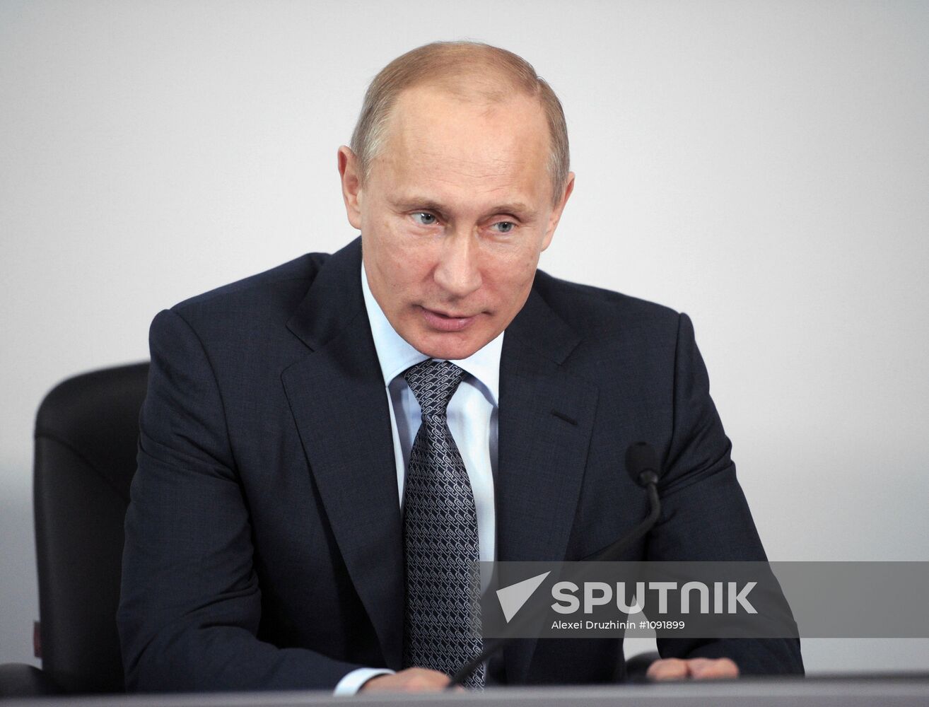 Vladimir Putin visits Moscow planetarium