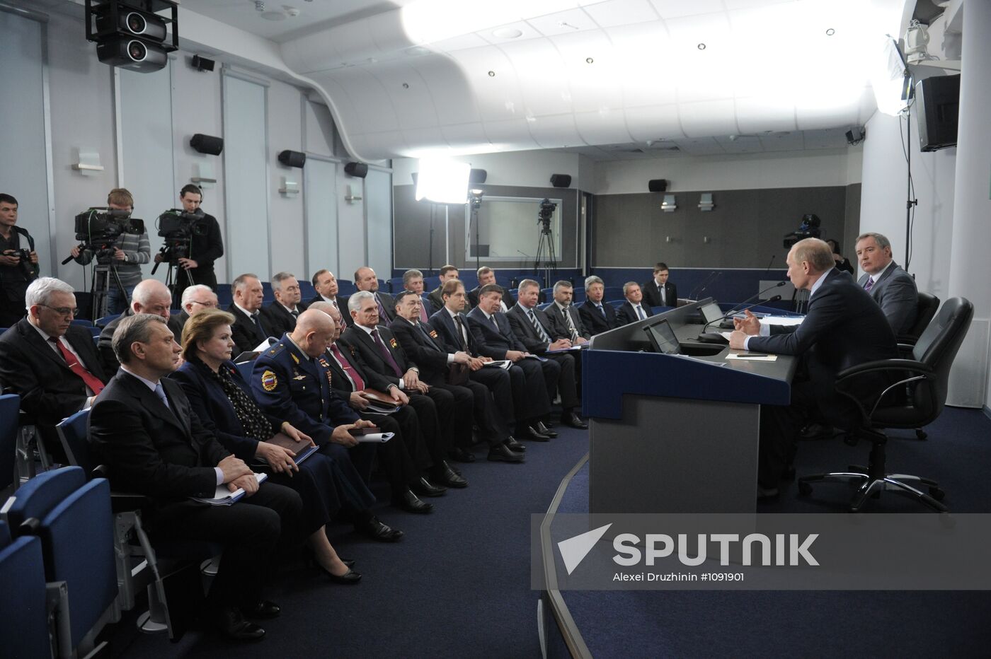 Vladimir Putin visits Moscow planetarium