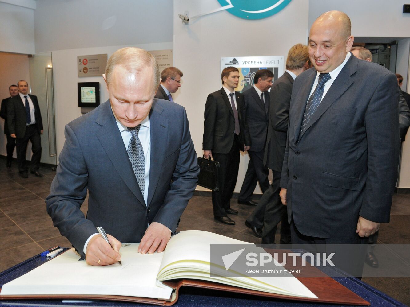 Vladimir Putin visits Moscow planetarium