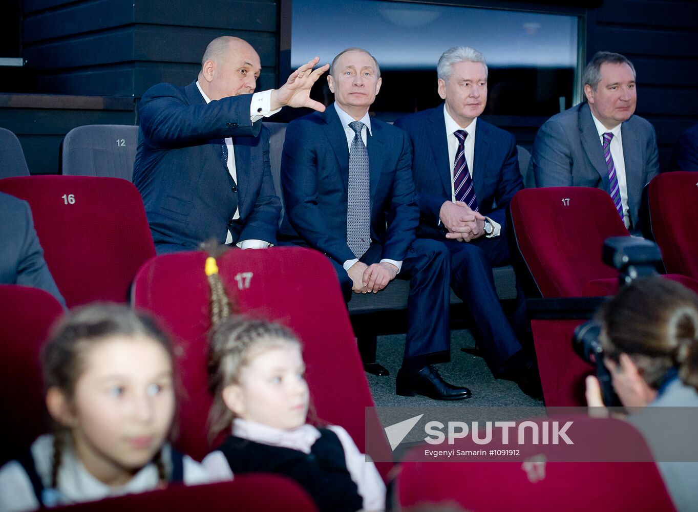 Vladimir Putin visits Moscow planetarium