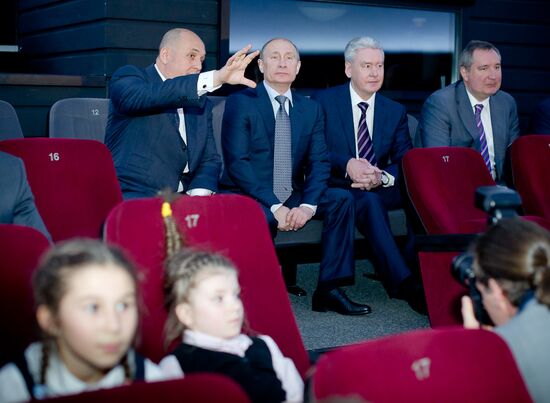 Vladimir Putin visits Moscow planetarium