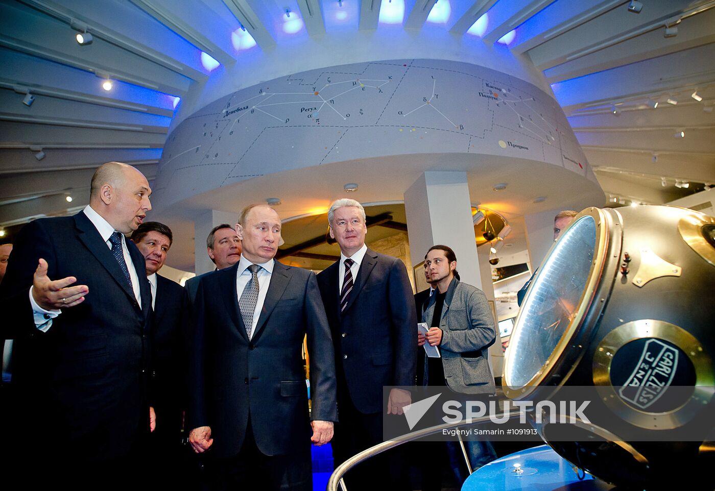Vladimir Putin visits Moscow planetarium