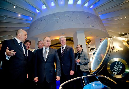 Vladimir Putin visits Moscow planetarium